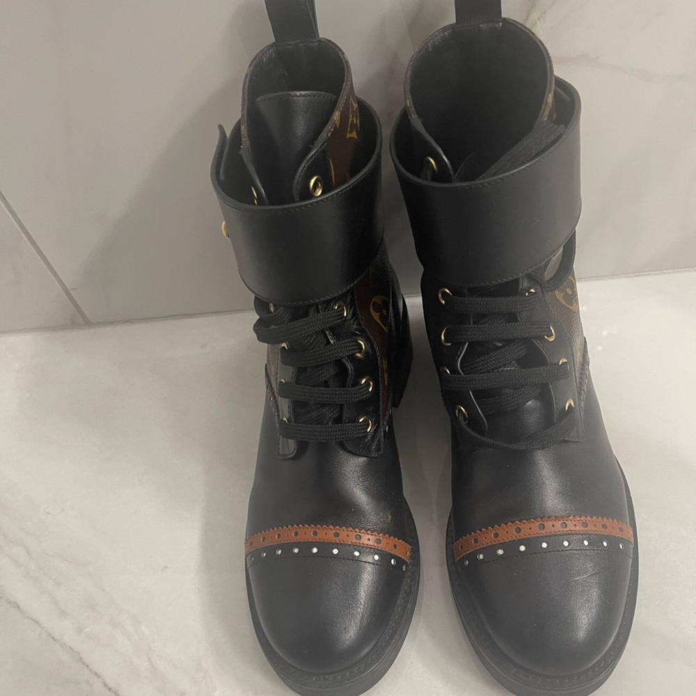 Louis Vuitton Flat Ranger Boots Sz 8/38